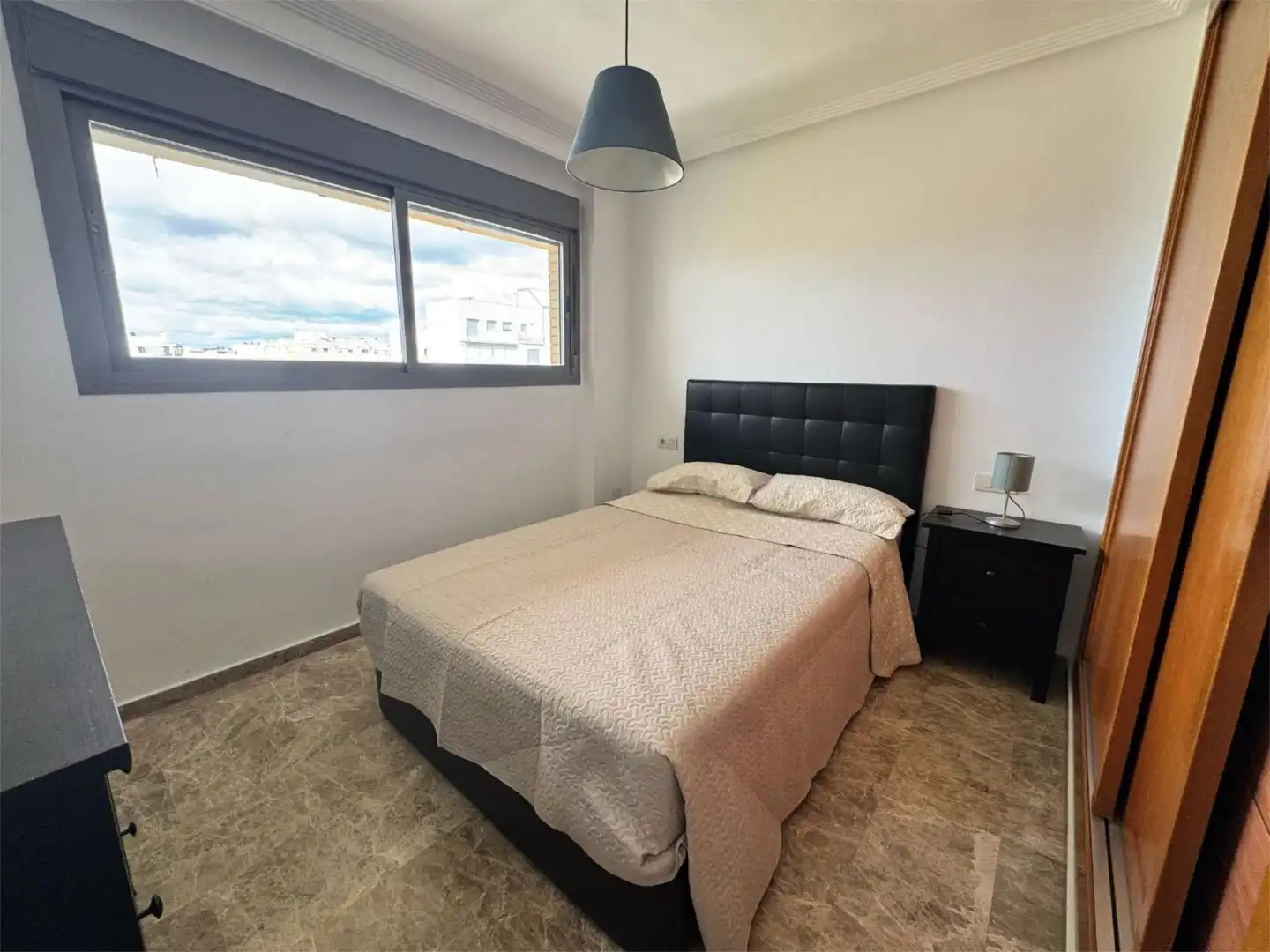 Ático en venta en Calle María Casares, 3, El Cónsul - Ciudad Universitaria - El Romeral Habitación de Ático en venta en Málaga con Aire acondicionado, Calefacción y Jardín privado