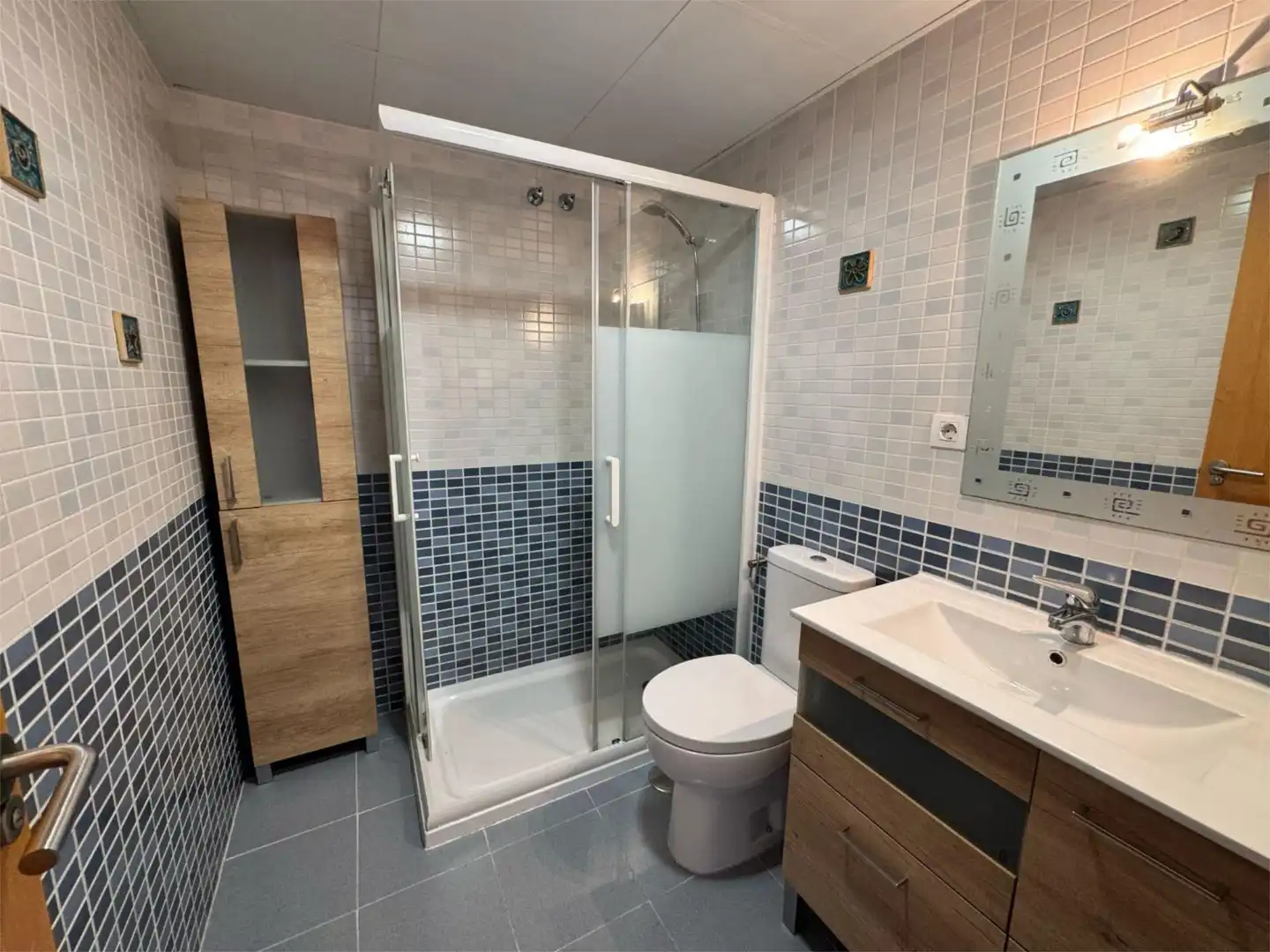 Ático en venta en Calle María Casares, 3, El Cónsul - Ciudad Universitaria - El Romeral Baño de Ático en venta en Málaga con Aire acondicionado, Calefacción y Jardín privado
