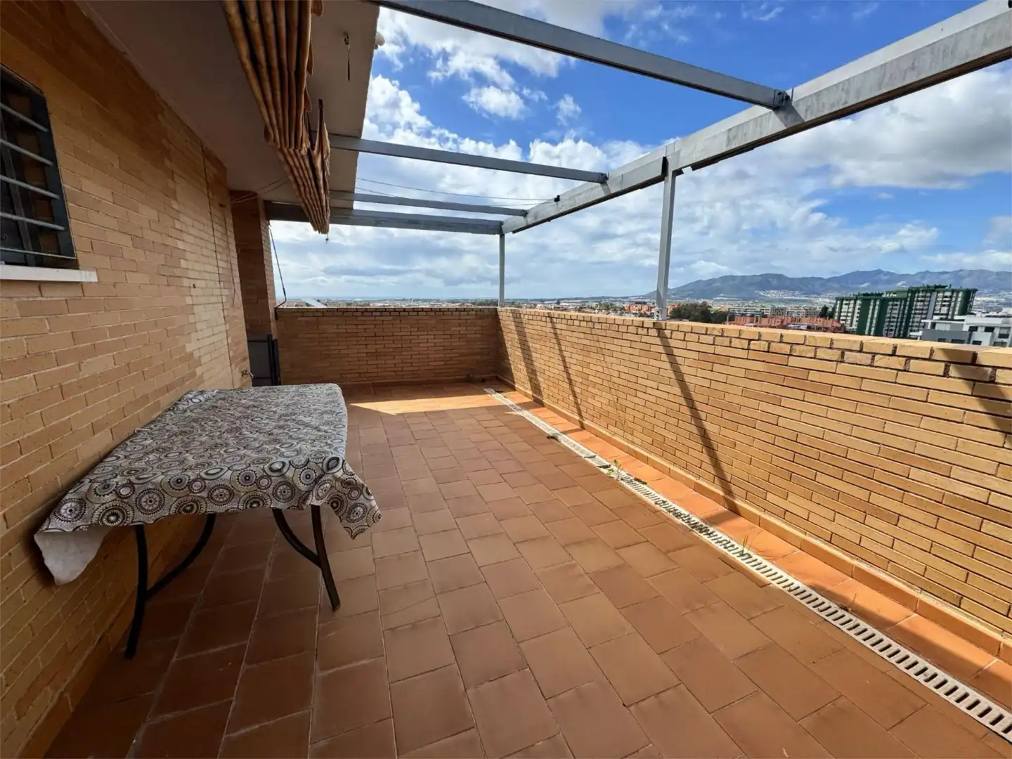 Ático en venta en Calle María Casares, 3, El Cónsul - Ciudad Universitaria - El Romeral Terraza de Ático en venta en Málaga con Aire acondicionado, Calefacción y Jardín privado