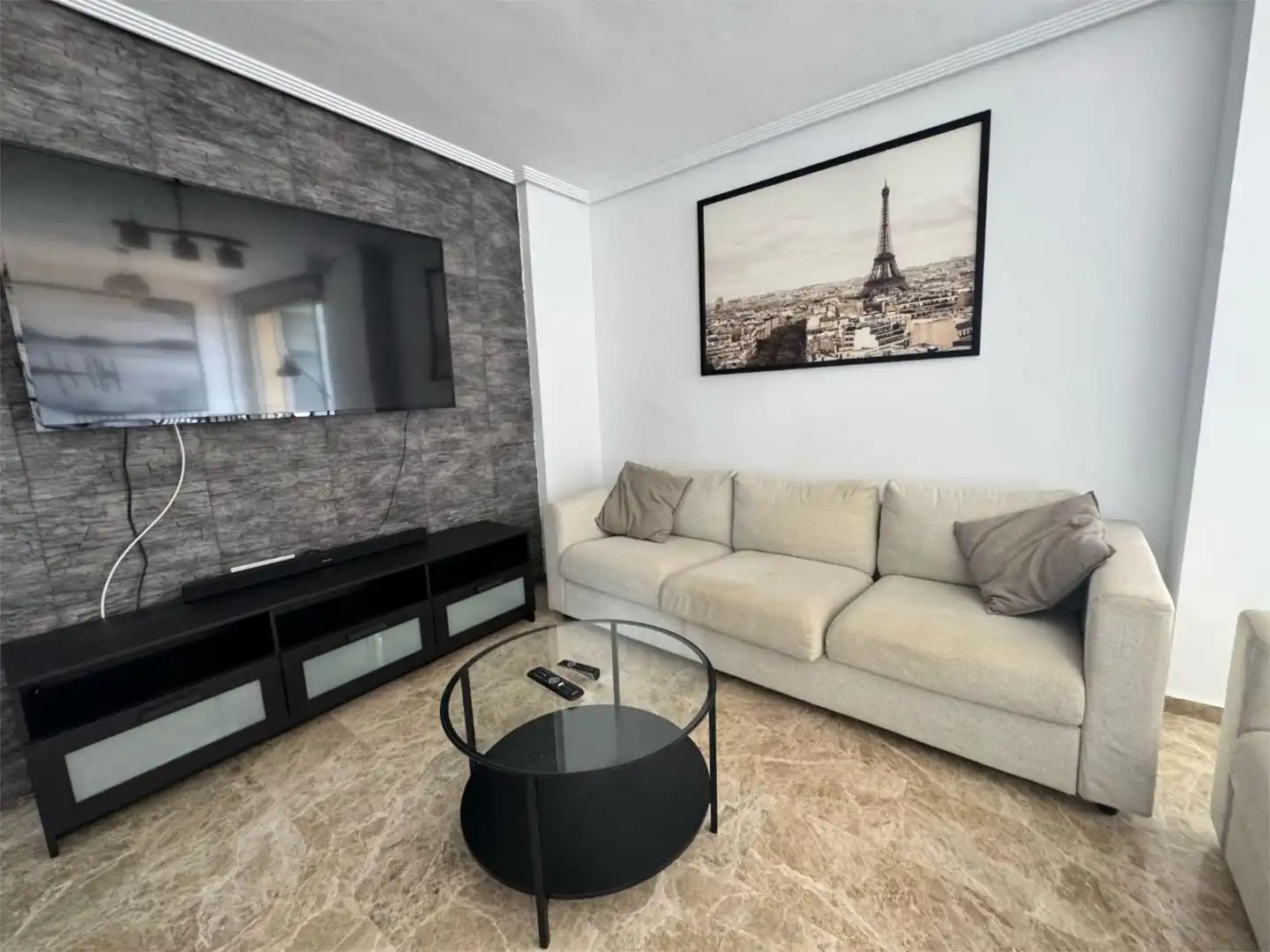 Ático en venta en Calle María Casares, 3, El Cónsul - Ciudad Universitaria - El Romeral Sala de estar de Ático en venta en Málaga con Aire acondicionado, Calefacción y Jardín privado