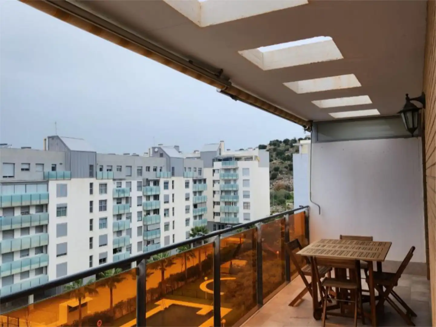 Ático en venta en Calle María Casares, 3, El Cónsul - Ciudad Universitaria - El Romeral Terraza de Ático en venta en Málaga con Aire acondicionado, Calefacción y Jardín privado