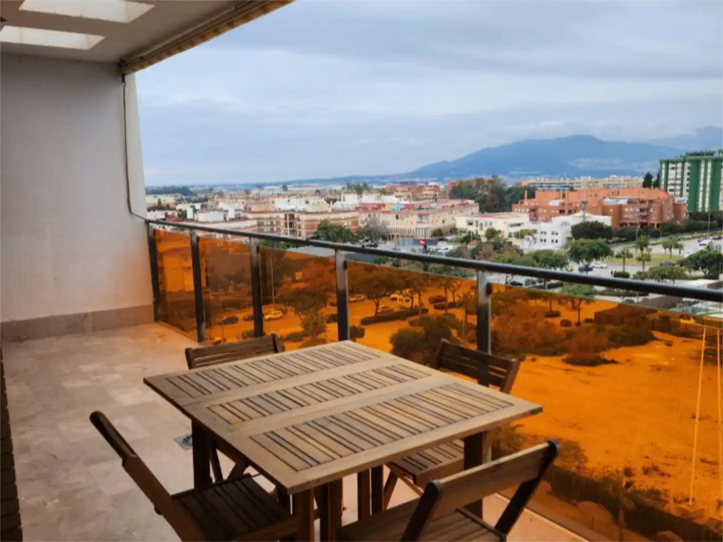 Ático en venta en Calle María Casares, 3, El Cónsul - Ciudad Universitaria - El Romeral Terraza de Ático en venta en Málaga con Aire acondicionado, Calefacción y Jardín privado