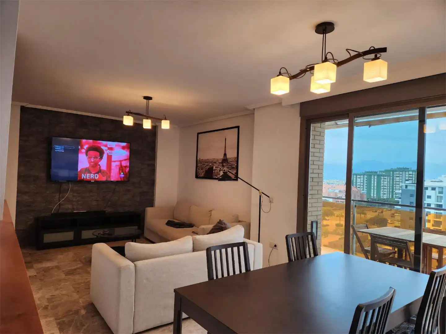 Ático en venta en Calle María Casares, 3, El Cónsul - Ciudad Universitaria - El Romeral Sala de estar de Ático en venta en Málaga con Aire acondicionado, Calefacción y Jardín privado