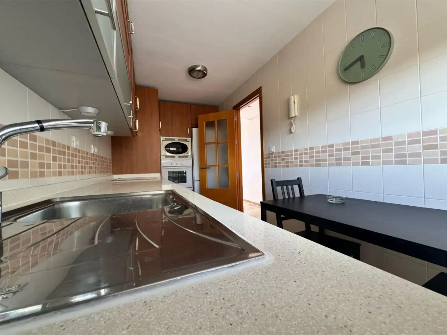 Ático en venta en Calle María Casares, 3, El Cónsul - Ciudad Universitaria - El Romeral Cocina de Ático en venta en Málaga con Aire acondicionado, Calefacción y Jardín privado