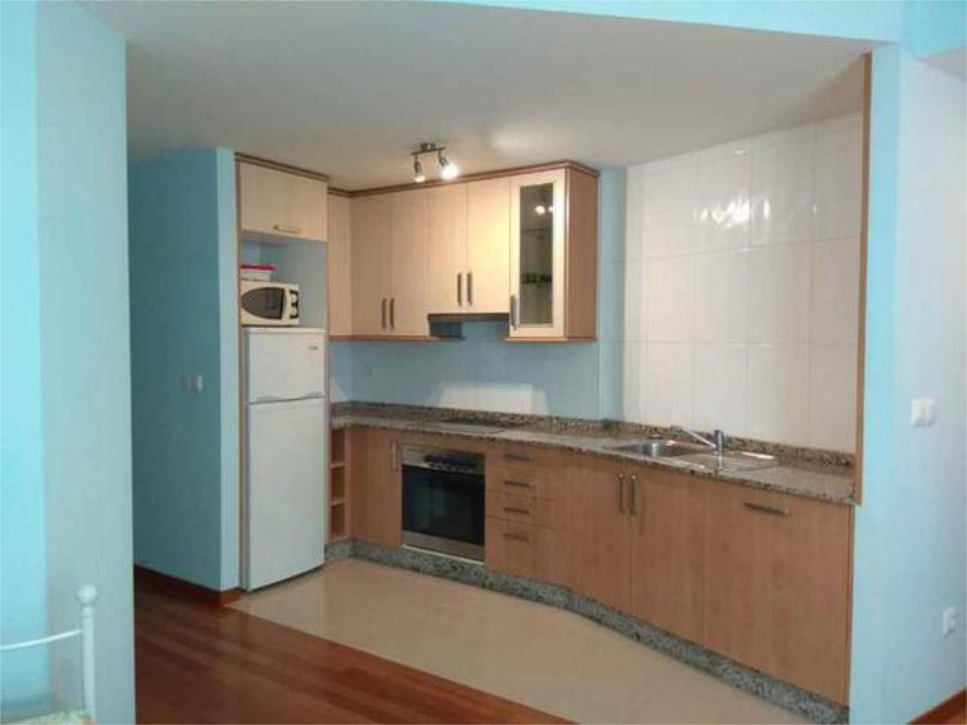 Piso de alquiler en San Salvador - Caeira Cocina de Piso de alquiler en Poio con Calefacción, Trastero y Amueblado