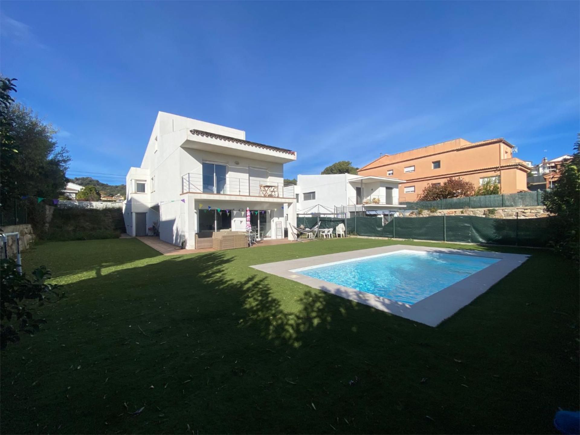 Swimming pool of House or chalet for sale in Bigues i Riells del Fai  with Terrace, Swimming Pool and Balcony