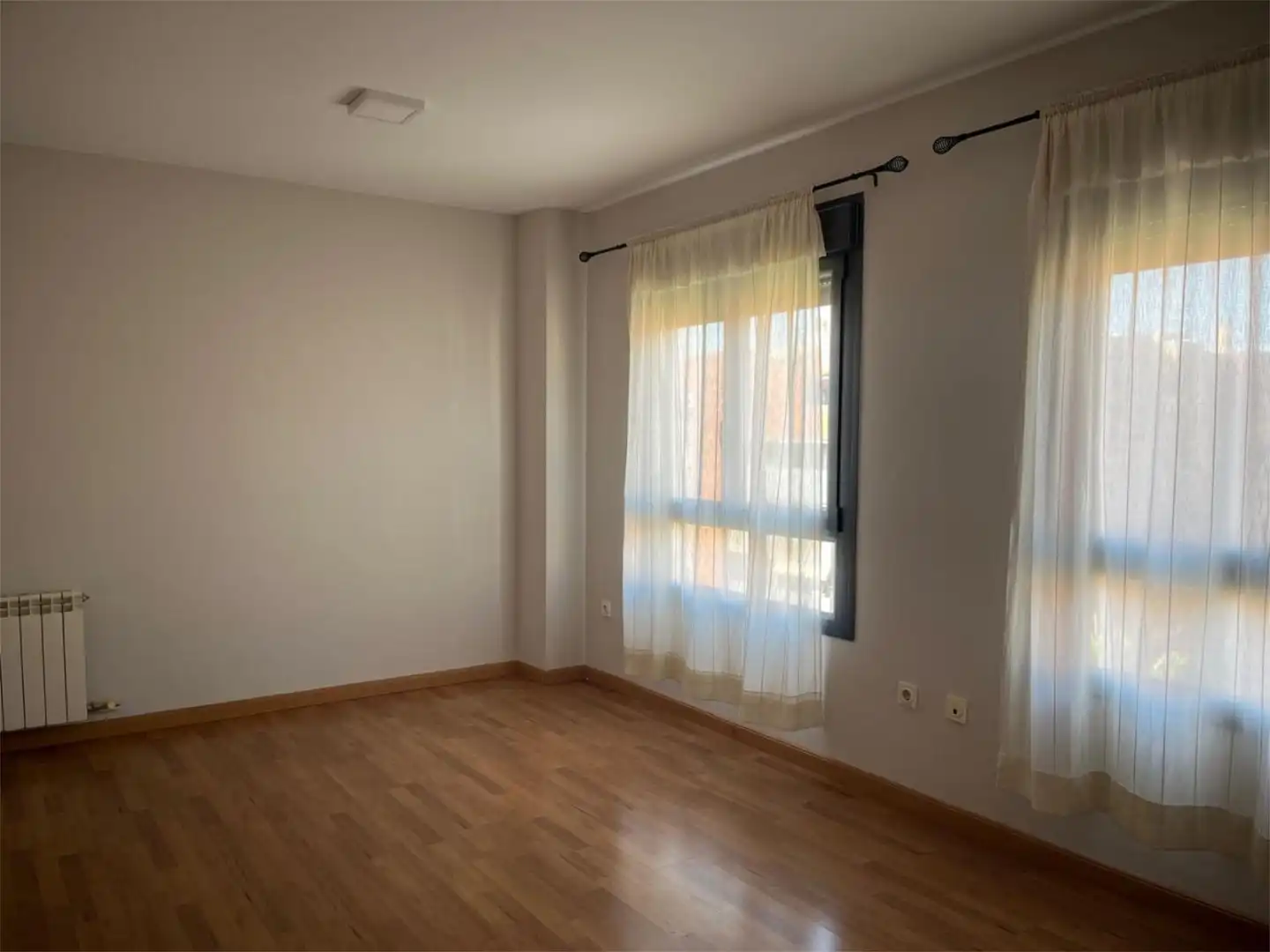 Piso de alquiler en Calle Emir, 17, Parque Lagos Habitación de Piso de alquiler en Granada con Aire acondicionado, Calefacción y Parquet