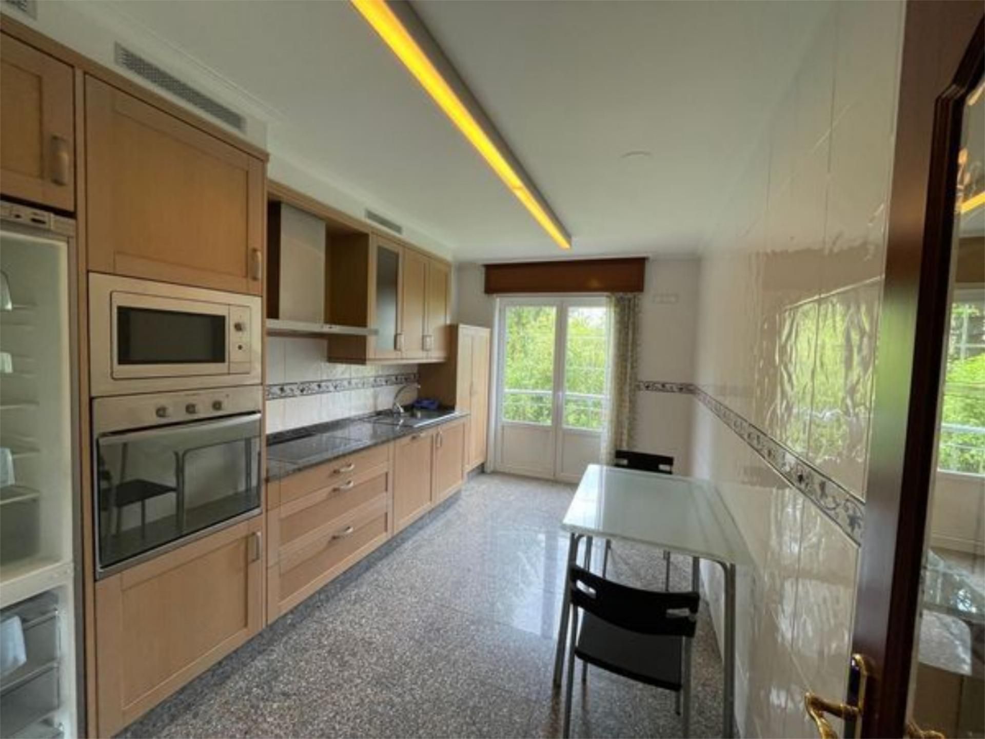 Apartament de lloguer a Rúa Virxen de Covadonga, 13, Alto del Castaño Cuina de Apartament de lloguer en Narón amb Terrassa