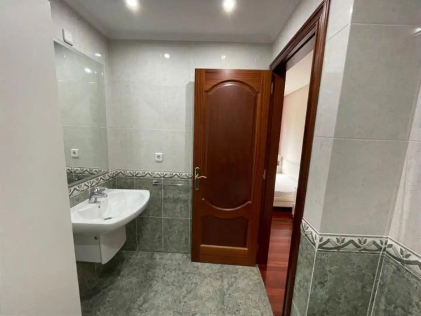 Apartments for rent in Rúa Virxen de Covadonga, 13, Alto del Castaño Bathroom of Apartments for rent in Narón with Heating, Parquet flooring and Terrace