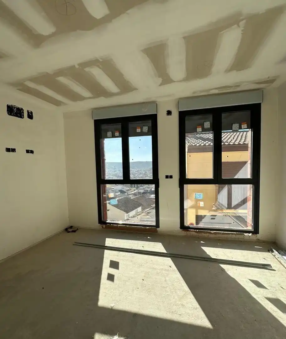 Casa adosada en venda a Calle Corredera, 33, Alcalá la Real Dormitori de Casa adosada en venda en Alcalá la Real amb Aire condicionat, Calefacció i Terrassa