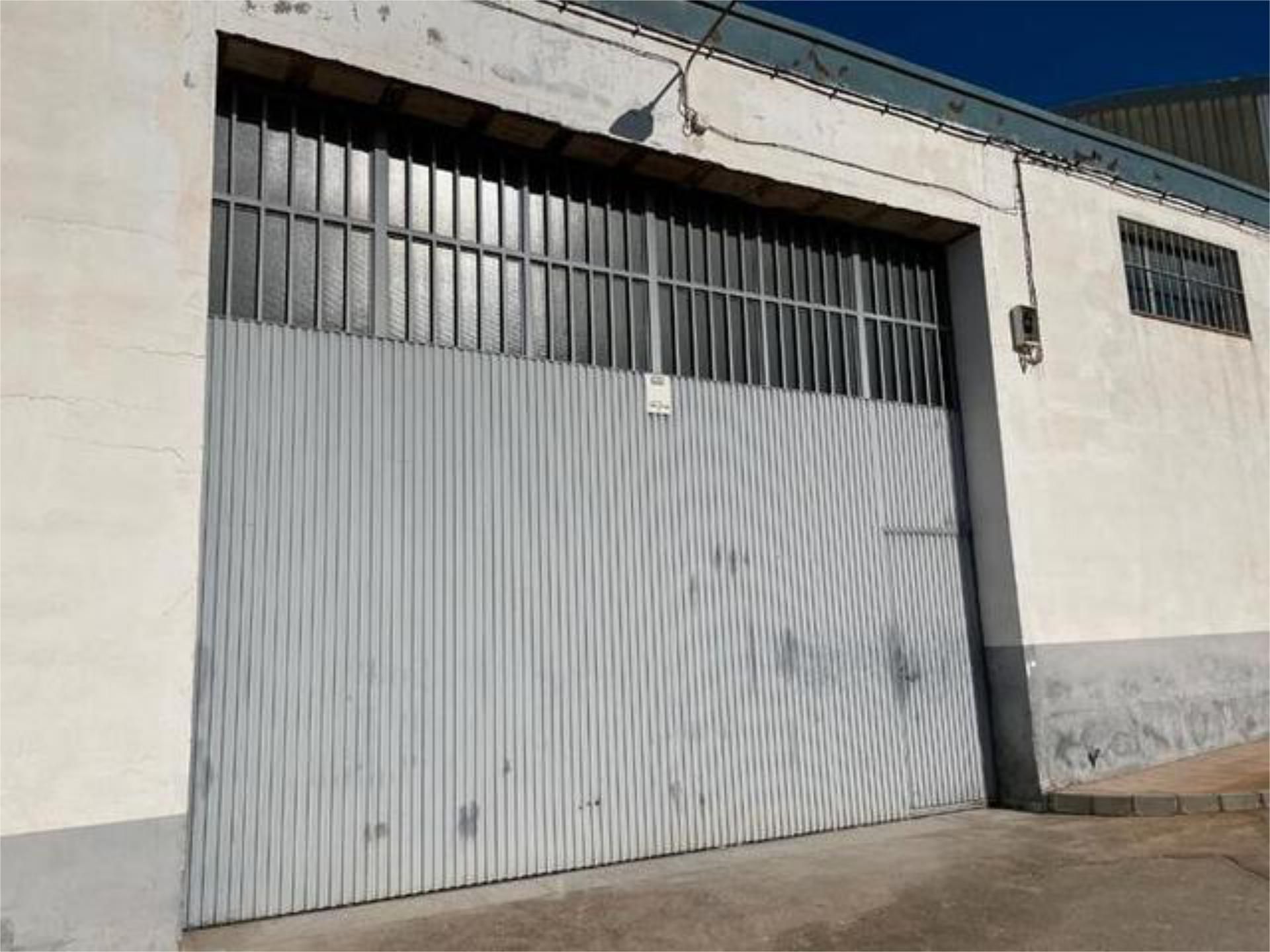 Vista exterior de Nau industrial de lloguer en Orcera