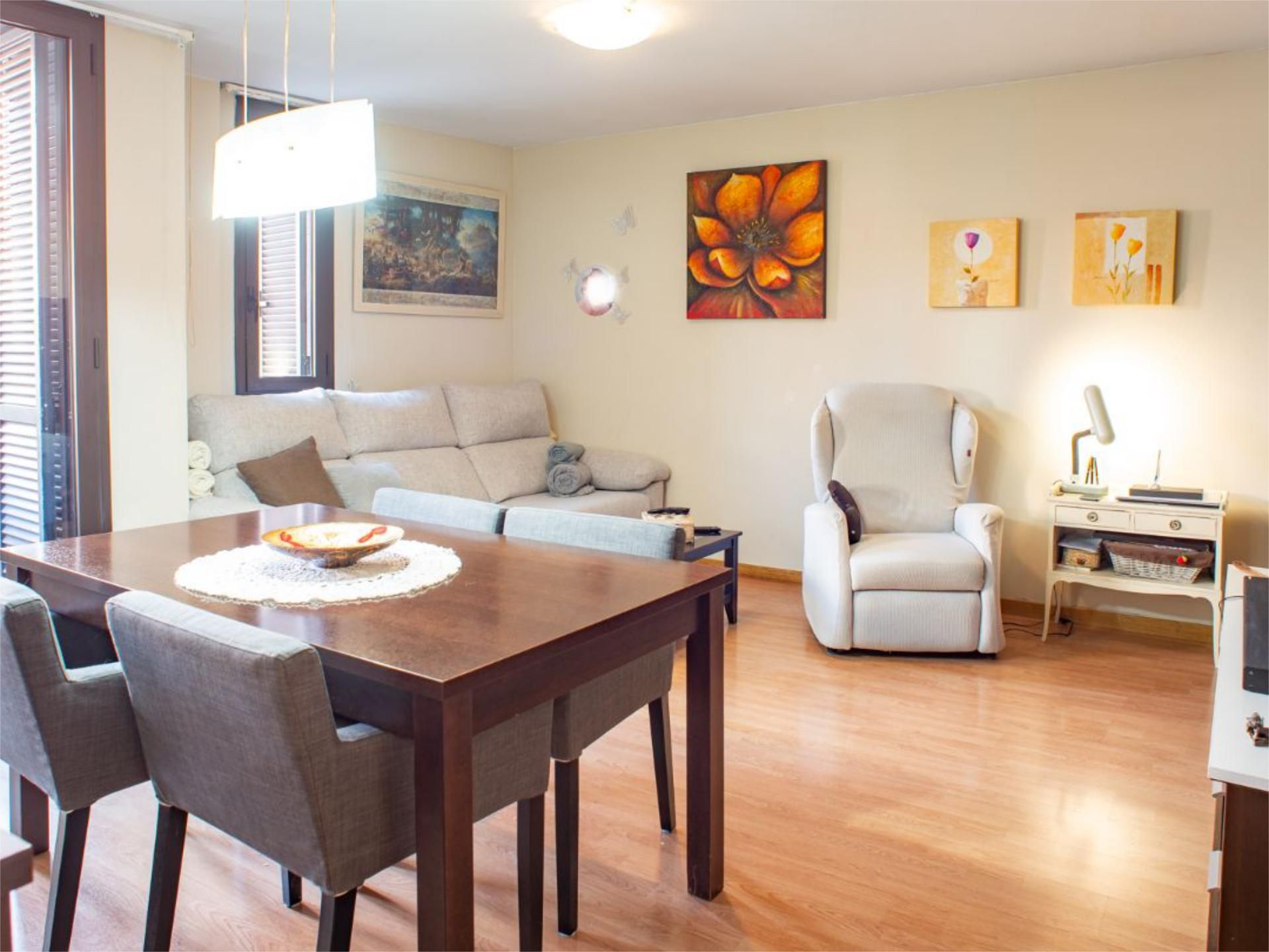 Pis en venda a Carrer D'armengol, 11, Sant Vicenç de Castellet Sala d'estar de Pis en venda en Sant Vicenç de Castellet amb Aire condicionat, Terrassa i Balcó