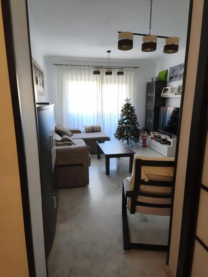 Piso en venta en Calle José Díaz Velázquez, 40, La Algaba Sala de estar de Piso en venta en La Algaba con Aire acondicionado, Calefacción y Terraza