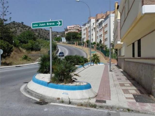 Piso en Alquiler en Calle Pepa Flores Marisol, 56 en Alegría de la Huerta- Jardín de Málaga