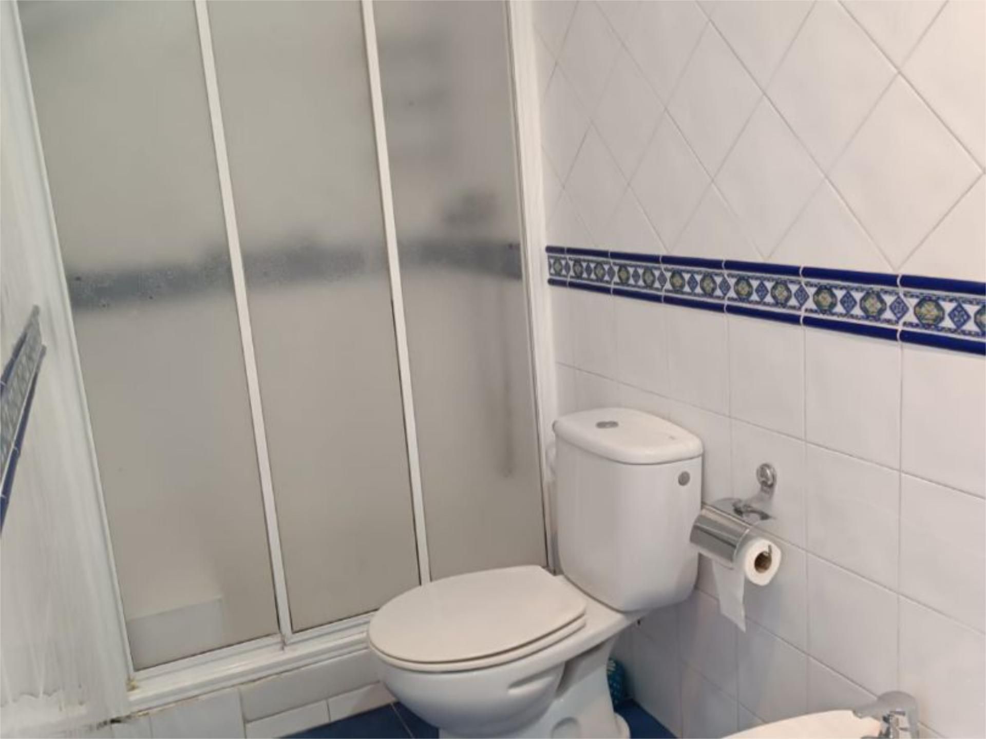 Pis de lloguer a Calle General Castaños, 3, Cerro Muriano Bany de Pis de lloguer en Córdoba Capital amb Aire condicionat, Calefacció i Terrassa