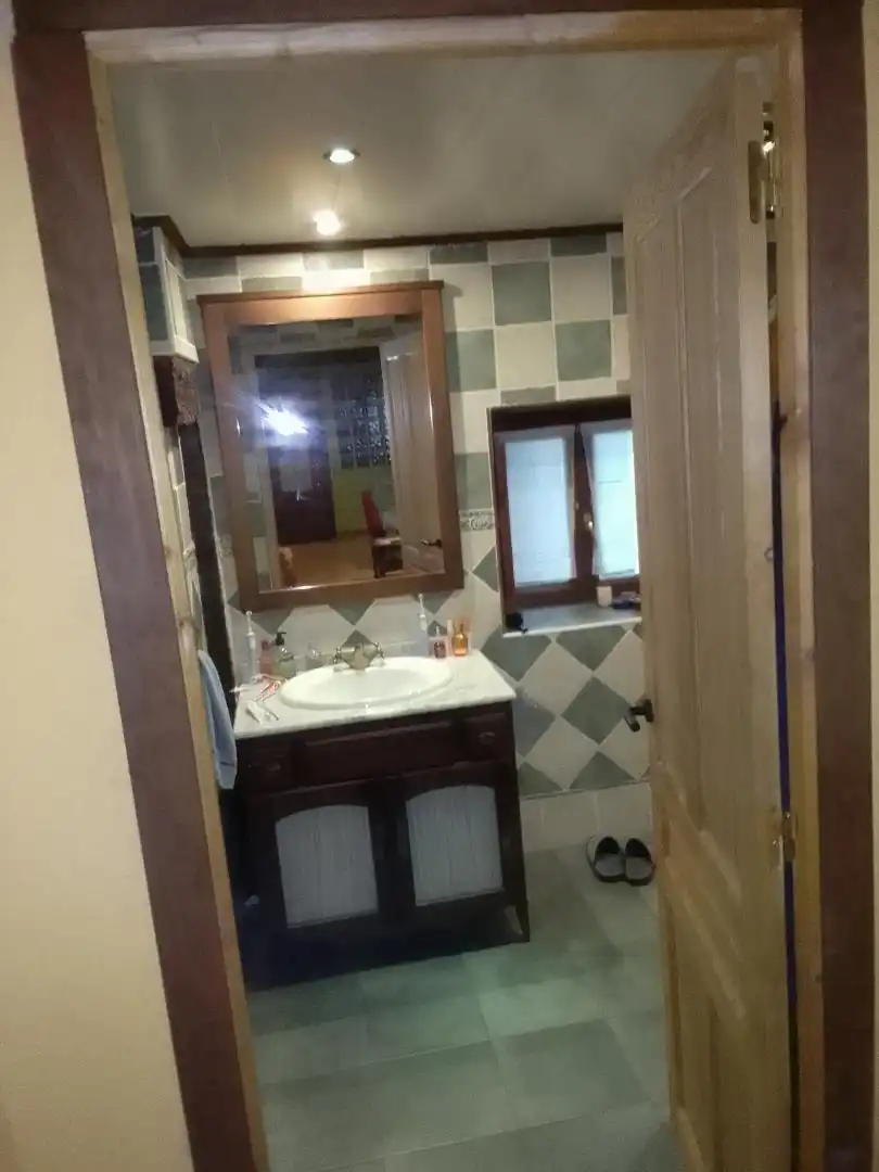 Casa adosada en venta en Bollain Auzoa, 22, Karrantza Harana / Valle de Carranza Baño de Casa adosada en venta en Karrantza Harana / Valle de Carranza con Terraza, Piscina y Balcón
