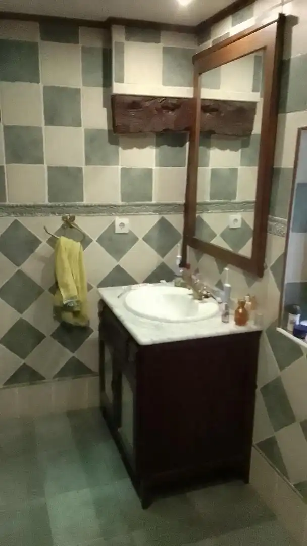 Casa adosada en venta en Bollain Auzoa, 22, Karrantza Harana / Valle de Carranza Baño de Casa adosada en venta en Karrantza Harana / Valle de Carranza con Terraza, Piscina y Balcón