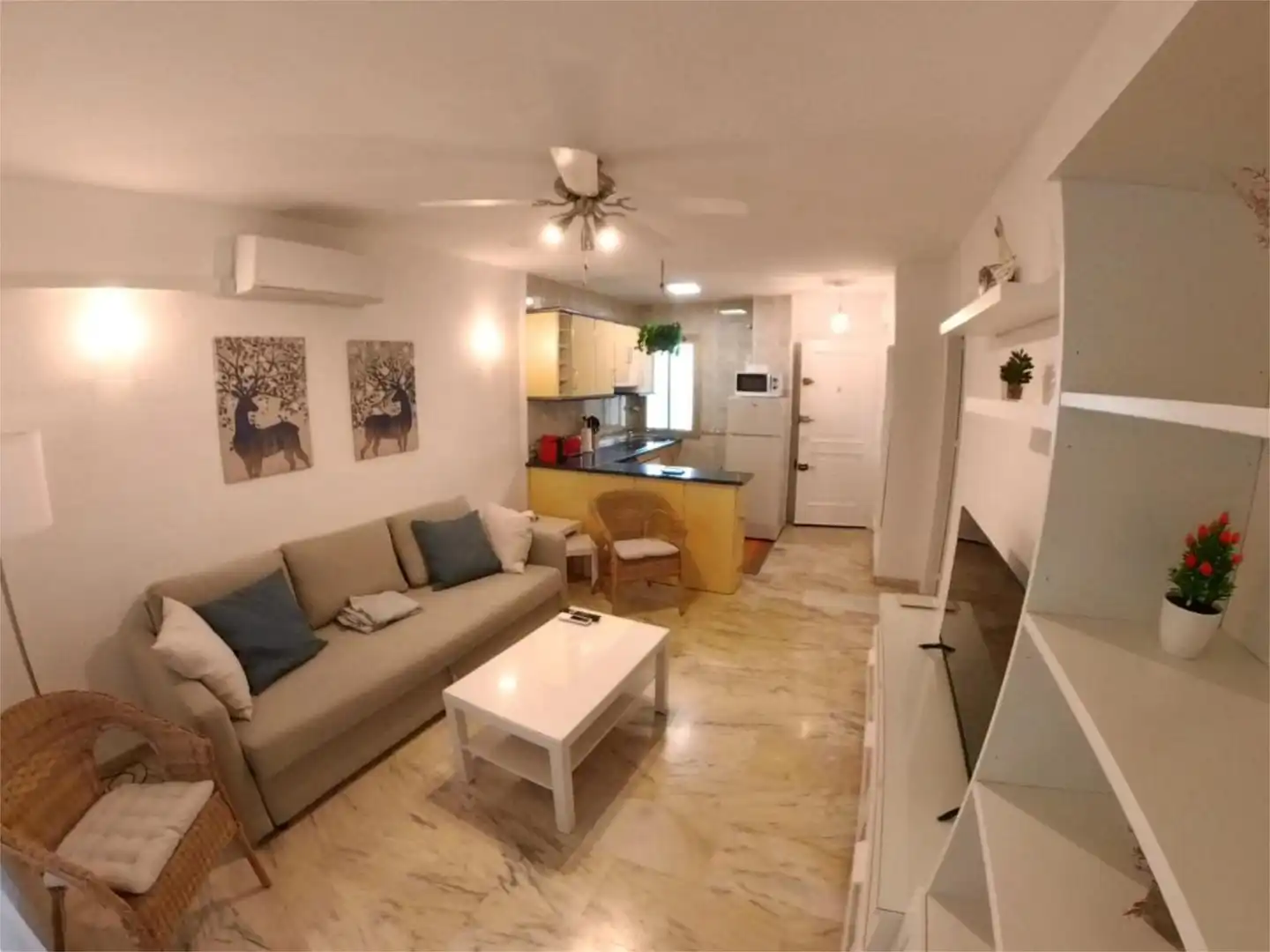 Sala d'estar de Apartament en venda en Fuengirola amb Aire condicionat, Terrassa i Piscina