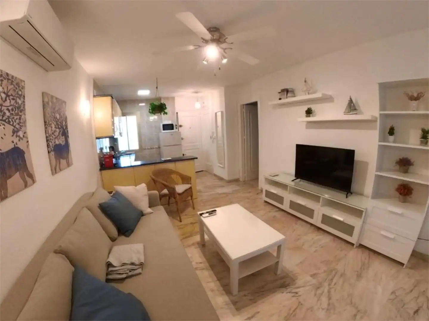 Sala d'estar de Apartament en venda en Fuengirola amb Aire condicionat, Terrassa i Piscina