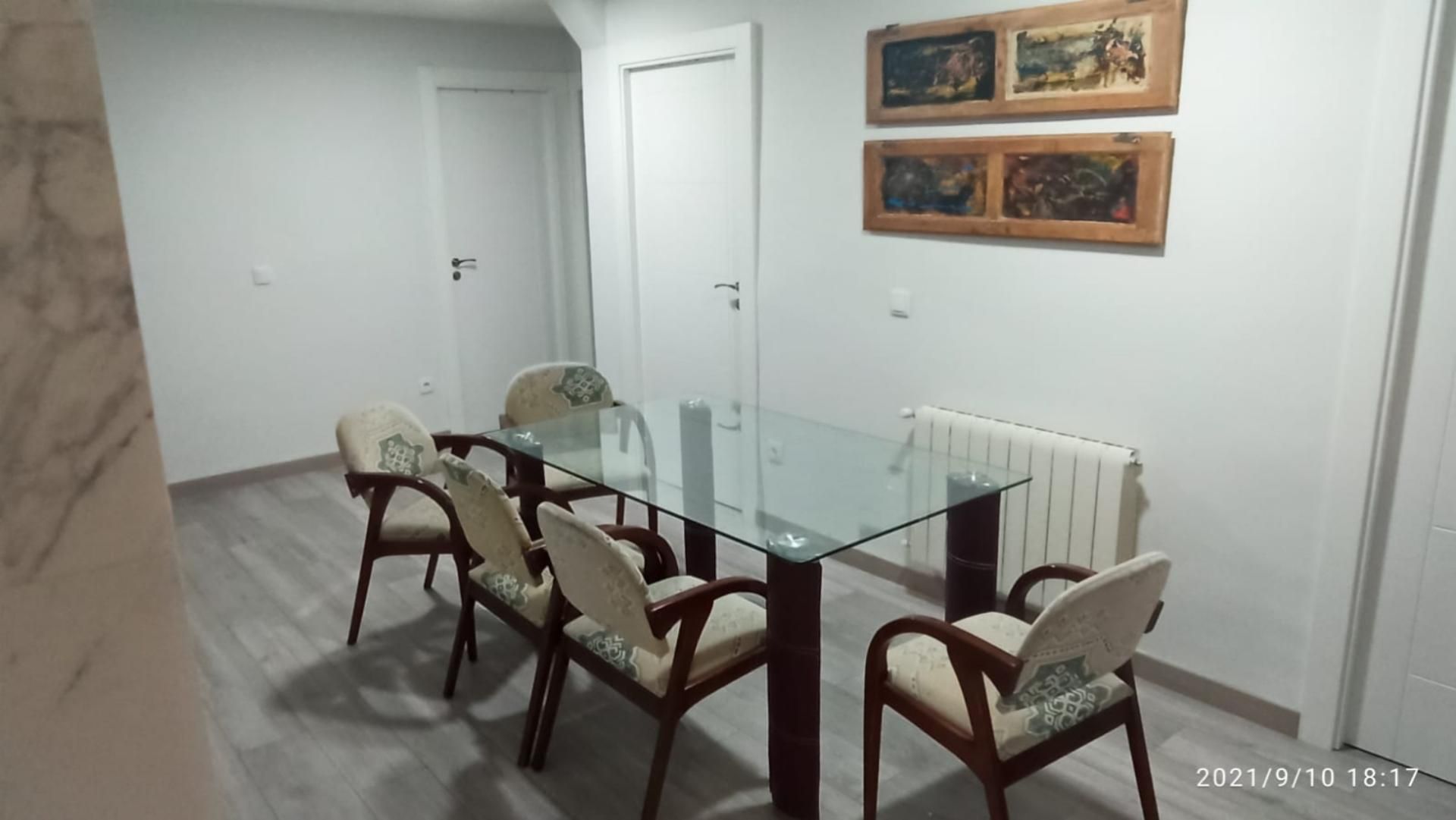 Flat to share in Calle Oviedo, 6, El Carmen - Barrio Gimeno Dining room of Flat to share in Burgos Capital with Heating, Parquet flooring and Storage room