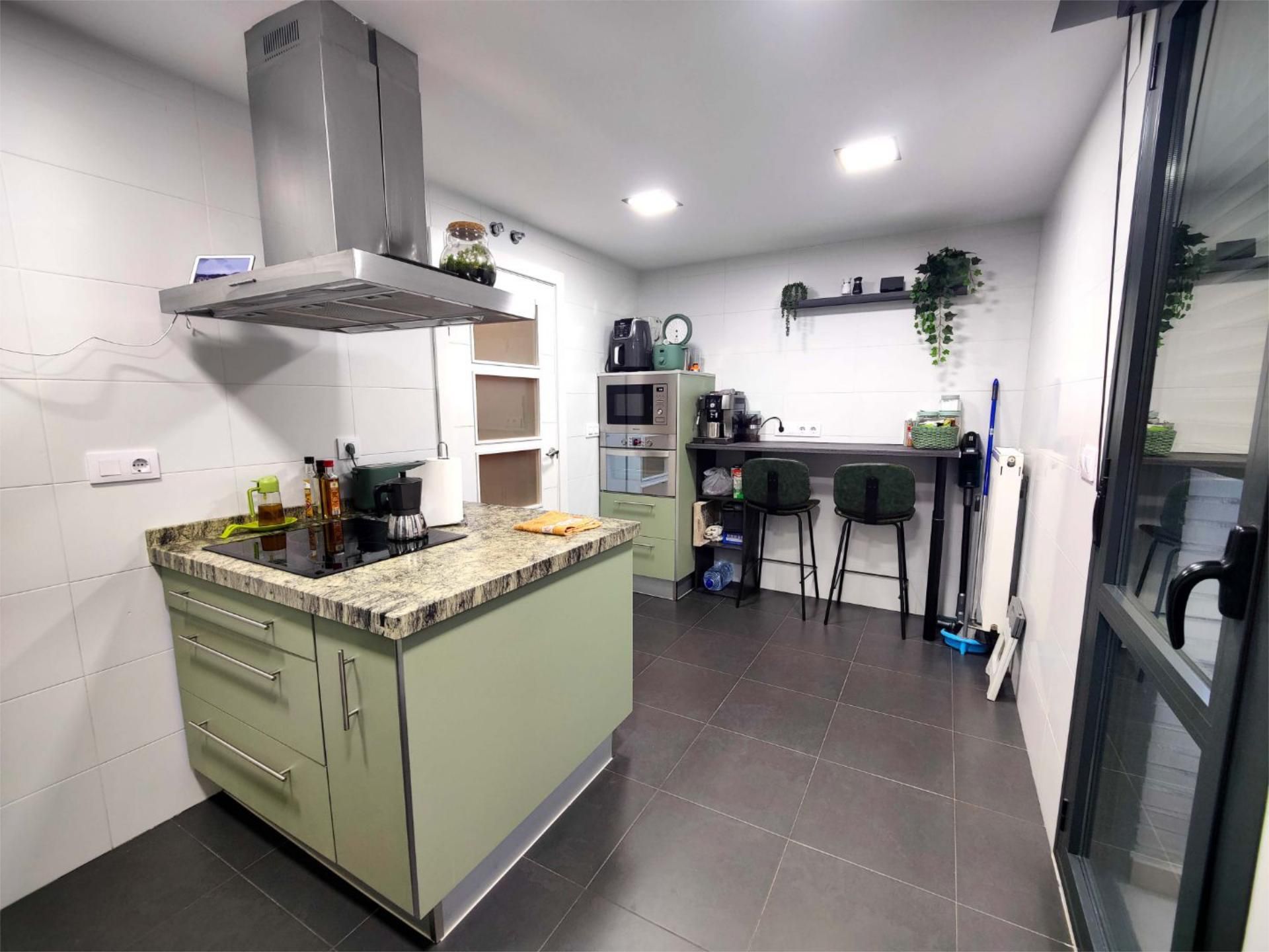 Casa adosada en venda a Viana Cuina de Casa adosada en venda en Viana amb Aire condicionat, Calefacció i Jardí privat