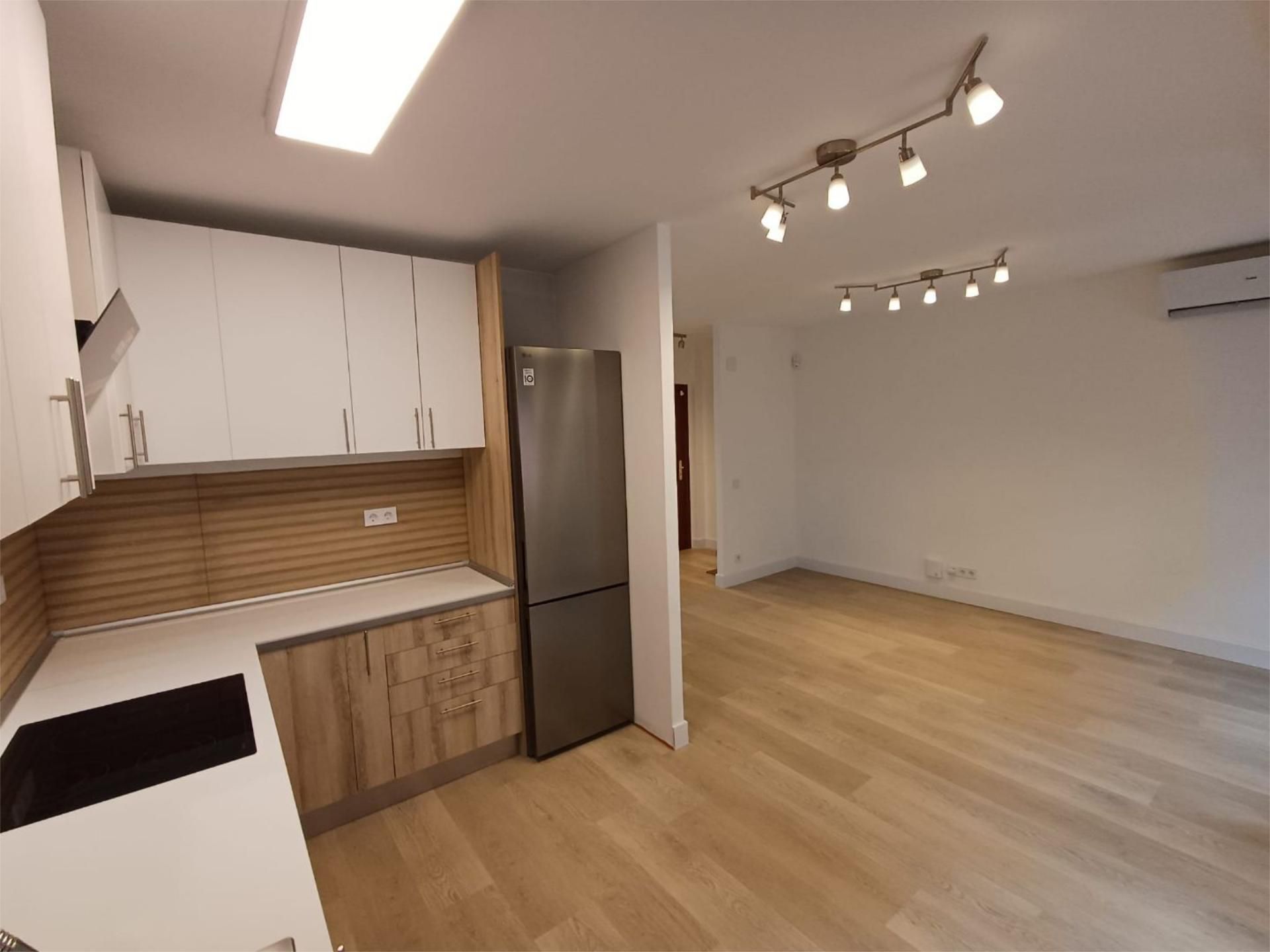 Pis en venda a Calle de Los Naranjos, 3, Centro Cuina de Pis en venda en Alcobendas amb Aire condicionat