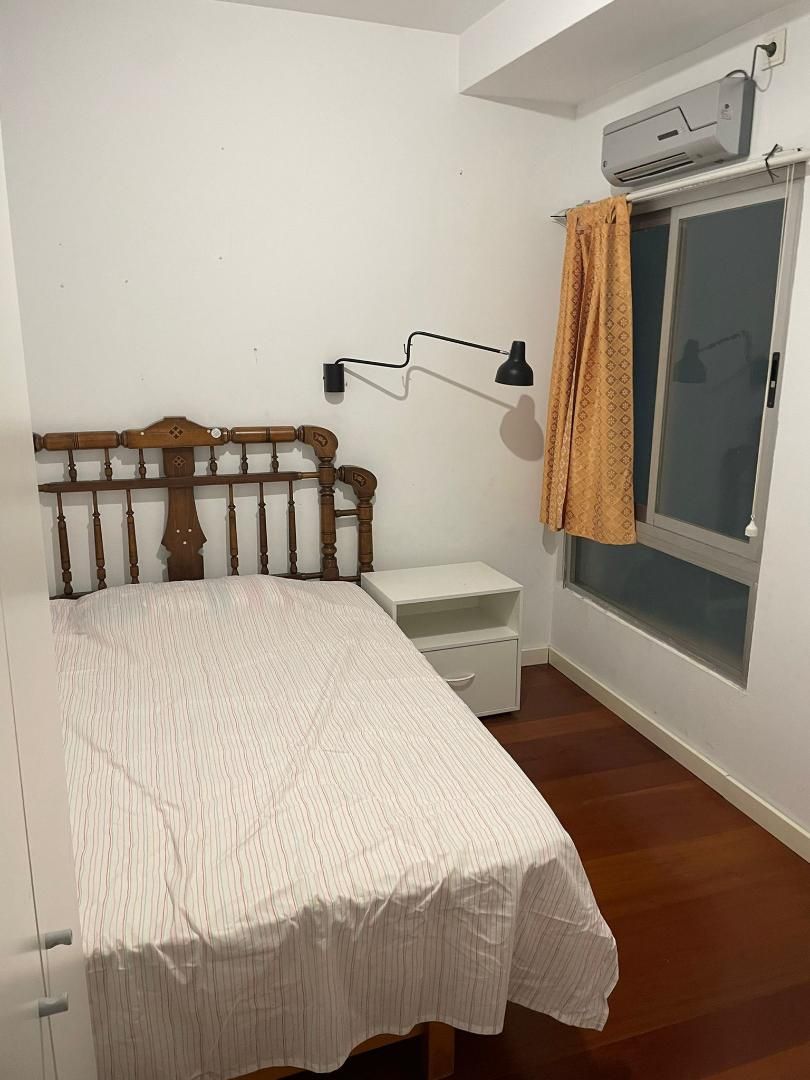 Pis per a compartir a Carrer del Duc de Llíria, 56, Parque de la Bombilla Dormitori de Pis per a compartir en Llíria amb Rentadora, TV i Balcó