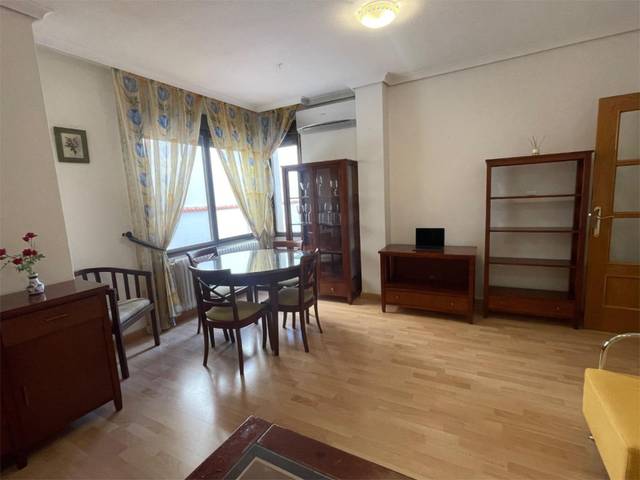 Piso en Alquiler en Calle Nueva, 25 en Carretas - Pajarita