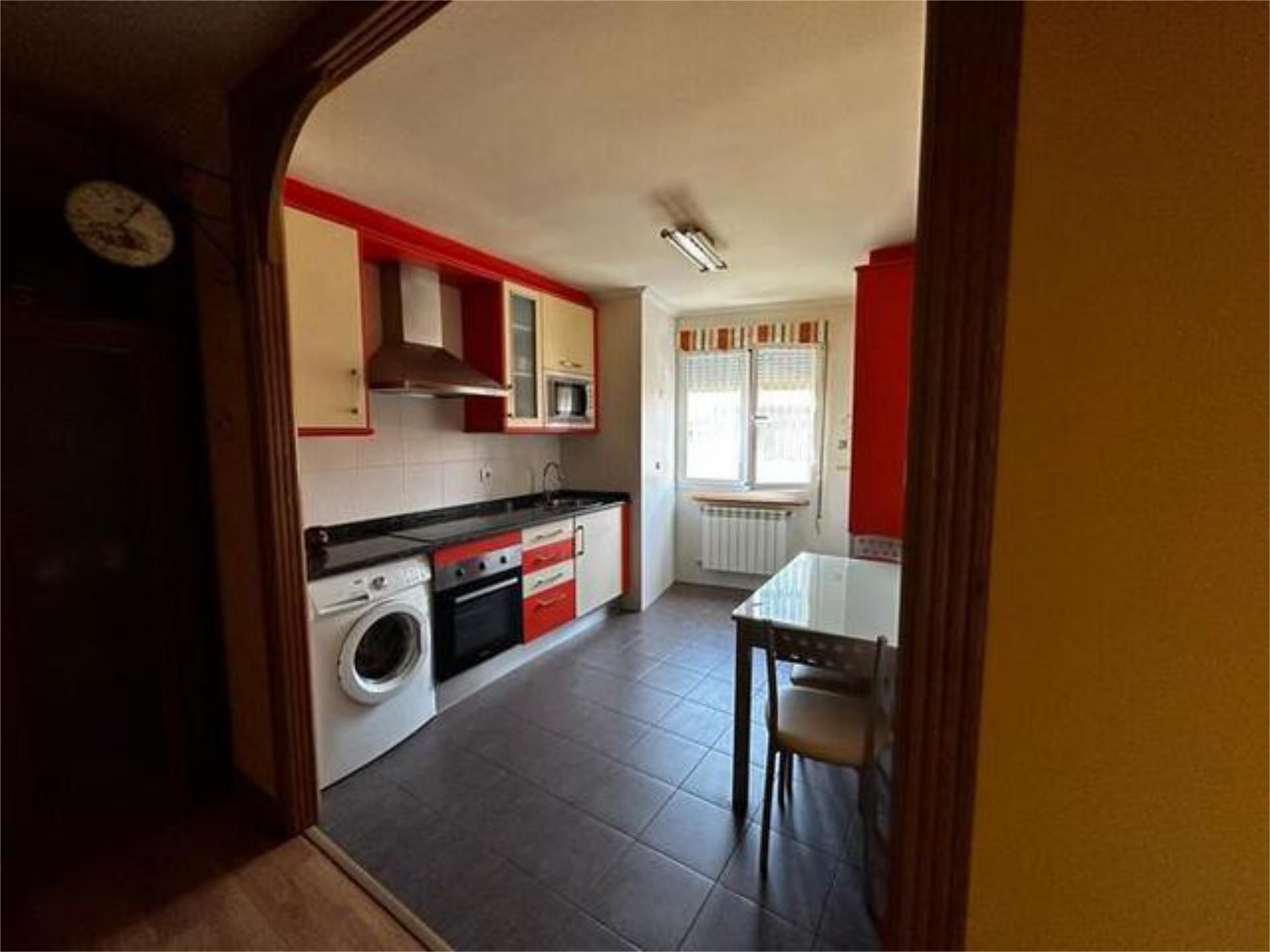 Cocina de Piso de alquiler en Valencia de Don Juan con Calefacción y Amueblado