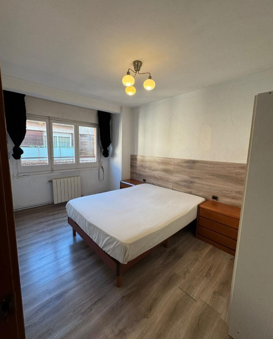 Flat to share in Carrer de Rafael de Casanovas, 22, Centre Bedroom of Flat to share in Santa Coloma de Gramenet with Oven, Washing machine and Microwave