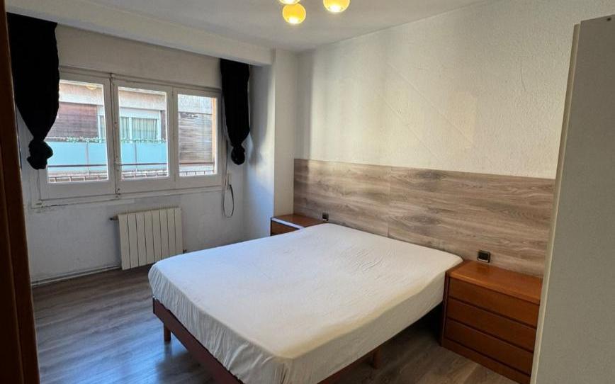 Flat to share in Carrer de Rafael de Casanovas, 22, Centre, Barcelona - image 1 Photo 1 of Flat to share in Carrer de Rafael de Casanovas, 22, Centre, Barcelona