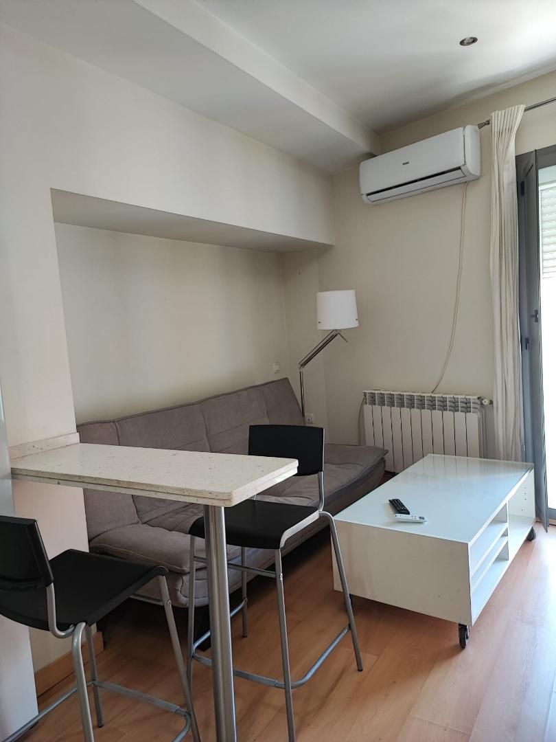 Apartamento de alquiler en Calle Encarnación, 5, Casco Antiguo Sala de estar de Apartamento de alquiler en Badajoz Capital con Aire acondicionado, Calefacción y Amueblado