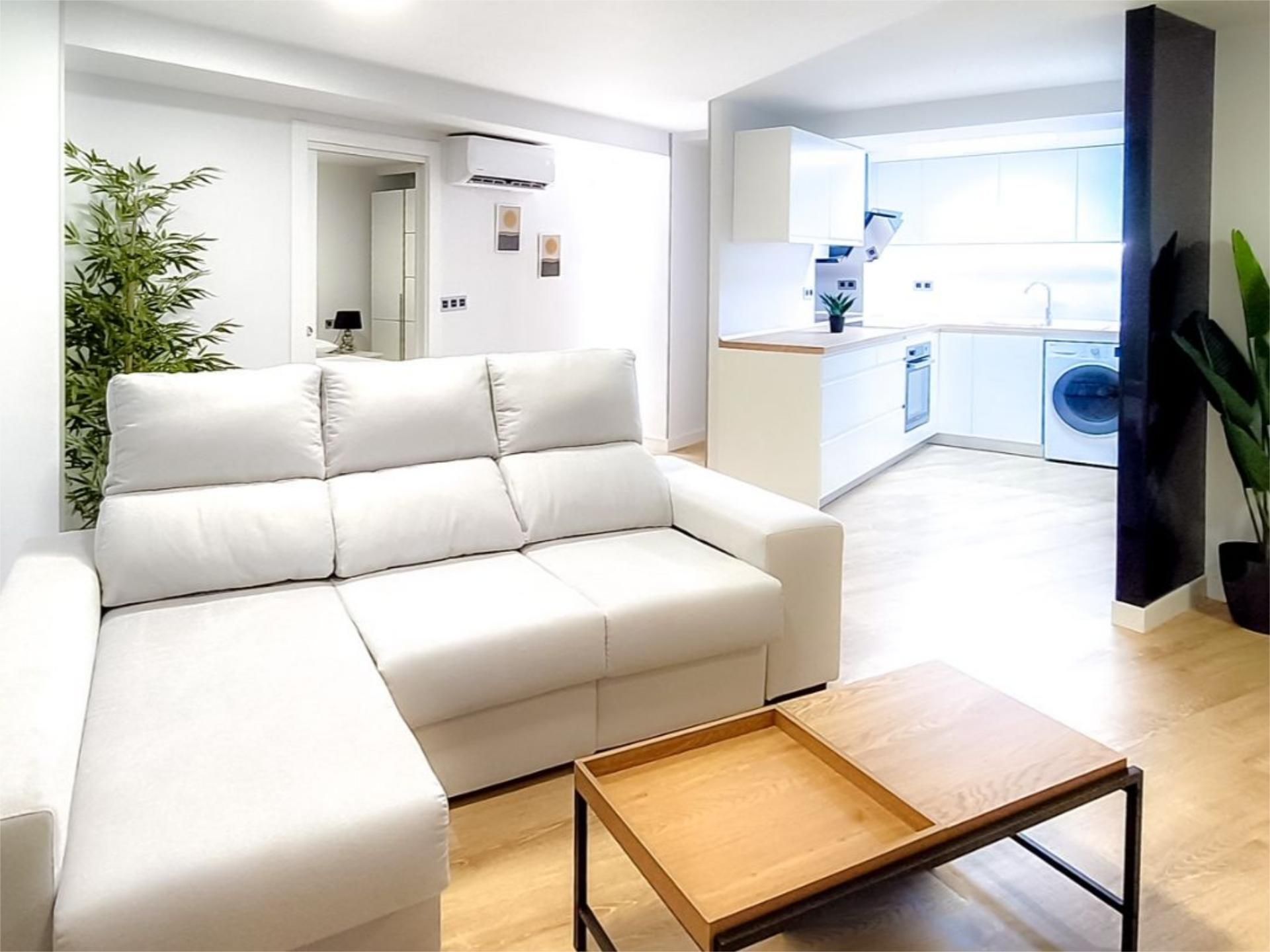 Flat to rent in Calle Pedro Martínez Gutiérrez, 5, Centro Living room of Flat to rent in Albacete Capital with Air Conditioner, Parquet flooring and Furnished