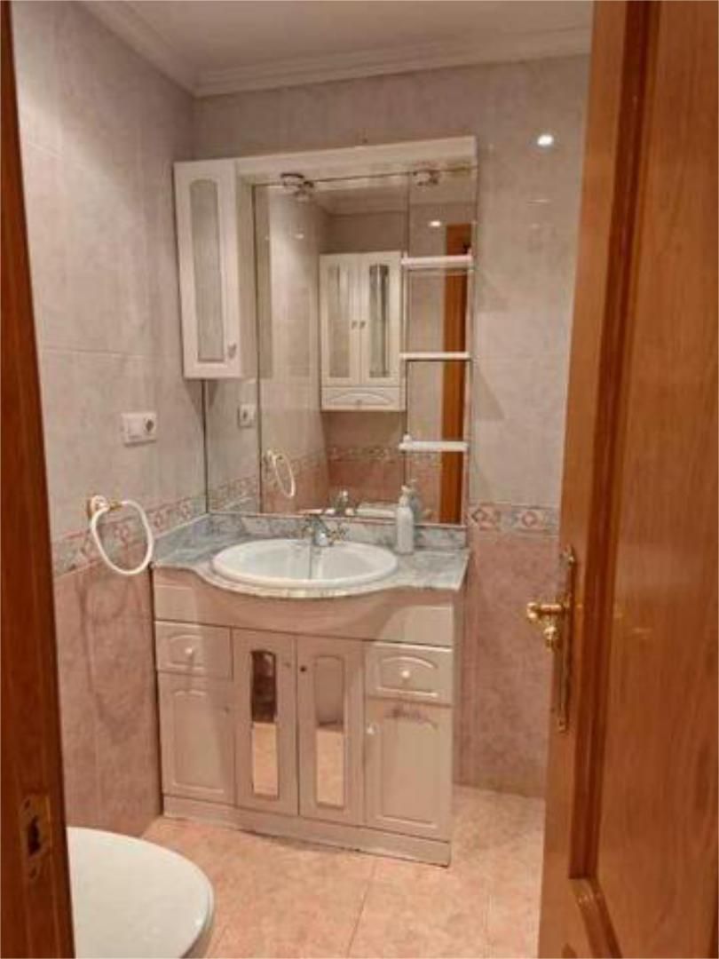 Bany de Pis en venda en  Granada Capital amb Calefacció i Terrassa