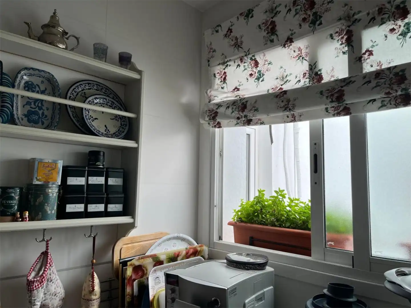 Kitchen of Flat for sale in Sevilla  with Air Conditioner, Heating and Parquet flooring
