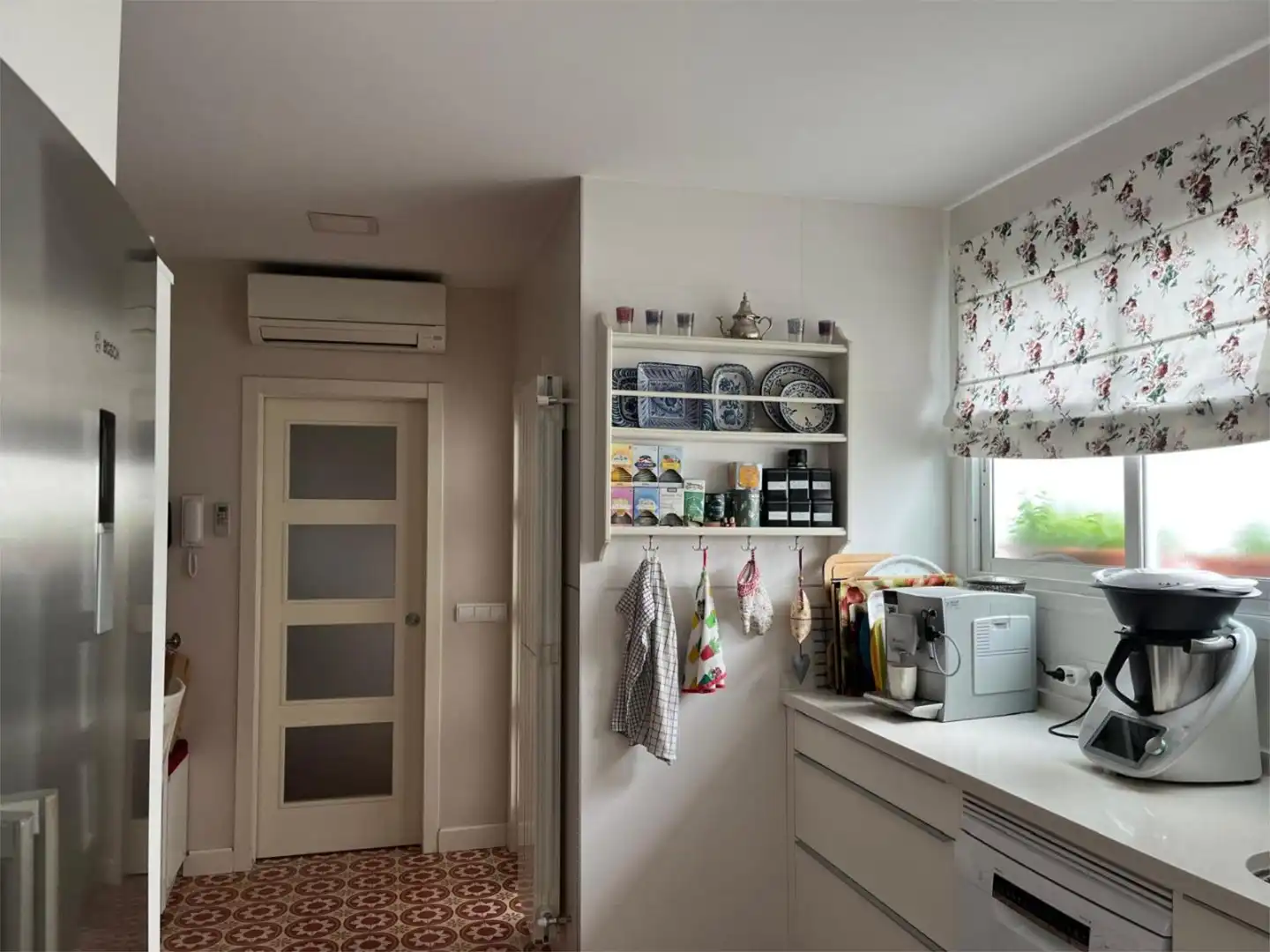 Kitchen of Flat for sale in Sevilla  with Air Conditioner, Heating and Parquet flooring