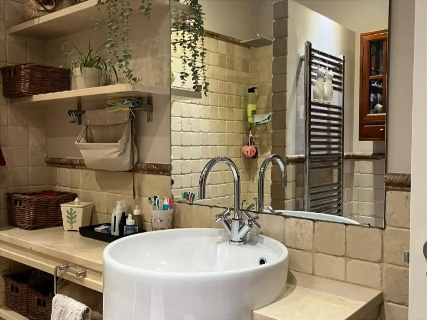 Bathroom of Flat for sale in Sevilla  with Air Conditioner, Heating and Parquet flooring