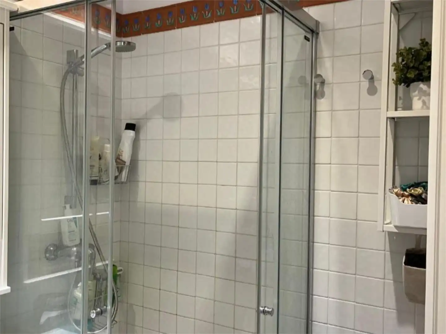 Bathroom of Flat for sale in Sevilla  with Air Conditioner, Heating and Parquet flooring