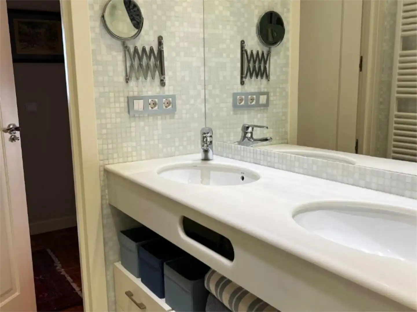 Bathroom of Flat for sale in Sevilla  with Air Conditioner, Heating and Parquet flooring
