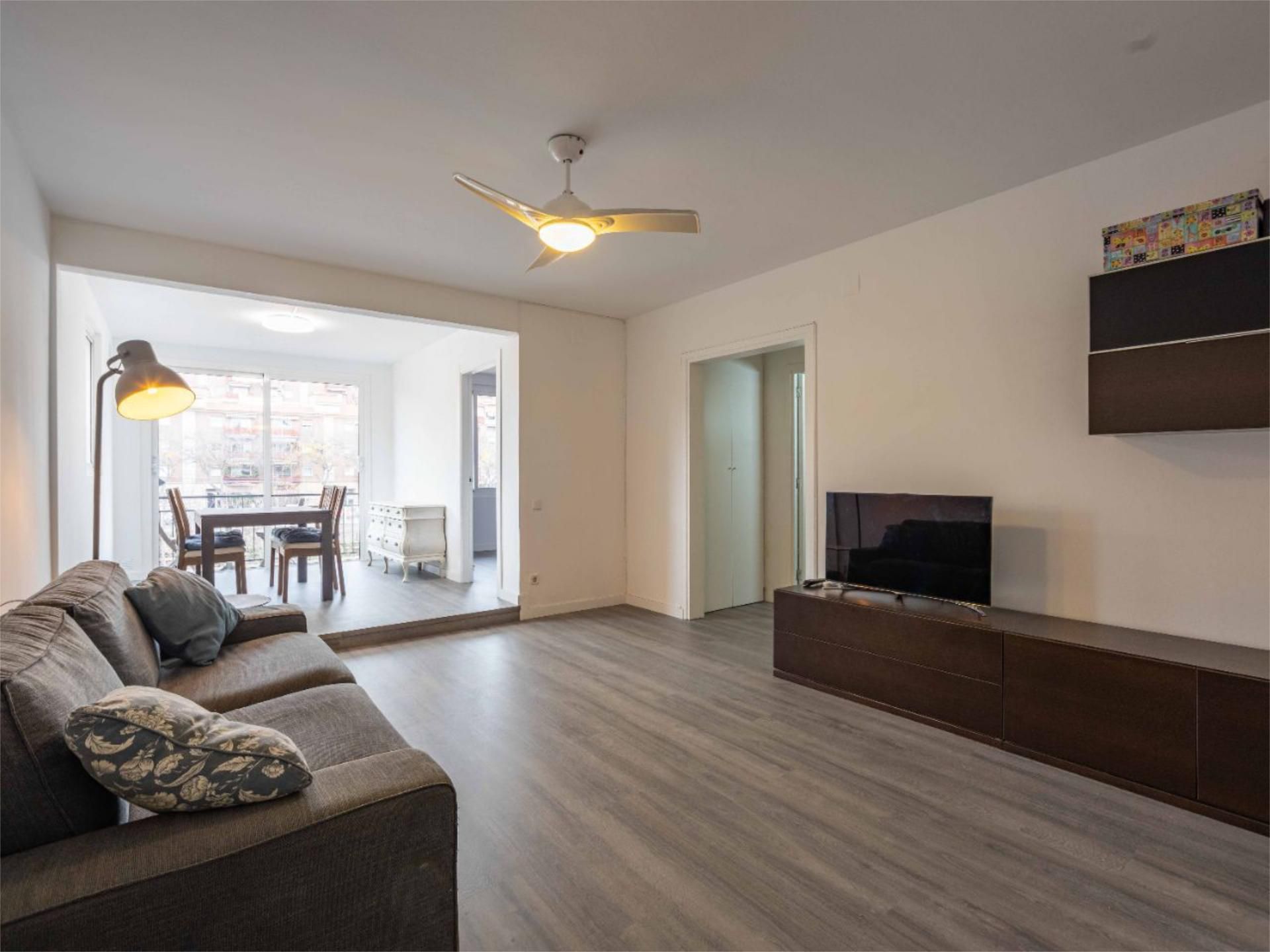 Pis en venda a Avinguda de Barcelona, 69, Molins de Rei Sala d'estar de Pis en venda en Molins de Rei amb Balcó