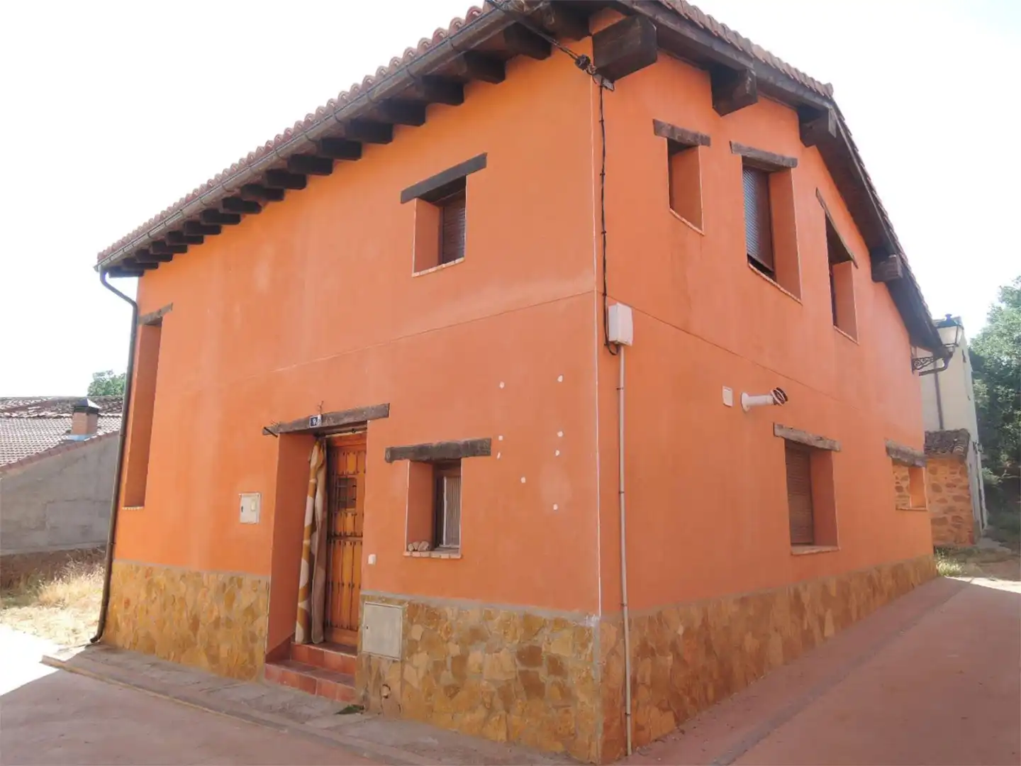 Casa adosada de alquiler en Calle Iglesia, 7, Fresno de Cantespino Vista exterior de Casa adosada de alquiler en Fresno de Cantespino con Calefacción y Amueblado