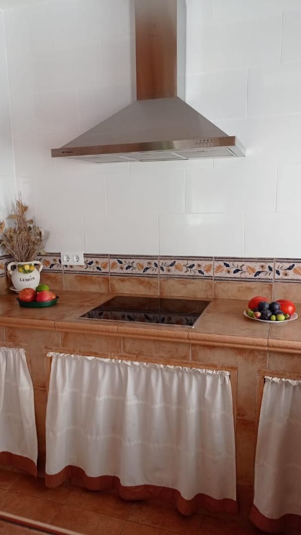 Finca rústica en venta en Avenida María Auxiliadora, 40, Torre Cruz - Los Molinos Cocina de Finca rústica en venta en Utrera con Aire acondicionado, Calefacción y Jardín privado