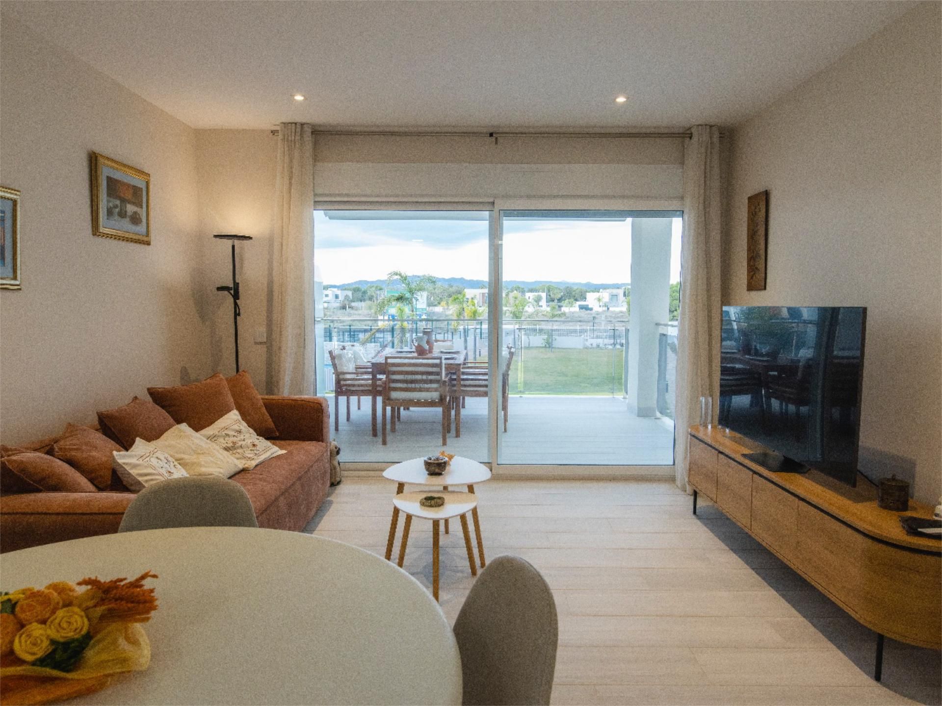 Piso de alquiler en Carretera al-7107 de la a-370 en Garrucha a la a-3, 16, Puerto Vera Sala de estar de Piso de alquiler en Vera con Aire acondicionado, Calefacción y Terraza