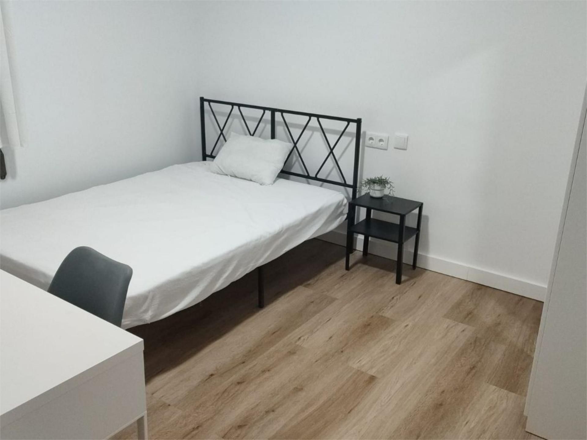 Bedroom of Flat to share in Gijón   with Heating and Furnished