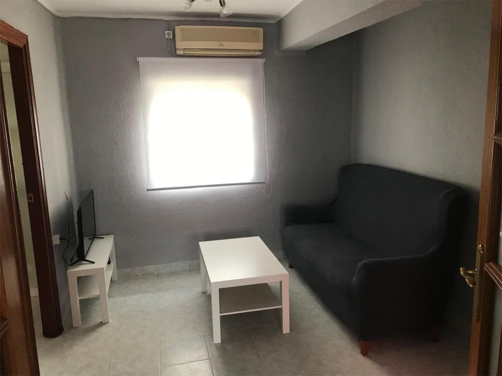 Piso de alquiler en Calle Batalla del Salado, 10, Miralvalle - Av. Virgen del Puerto - La Data Sala de estar de Piso de alquiler en Plasencia con Aire acondicionado, Terraza y Amueblado