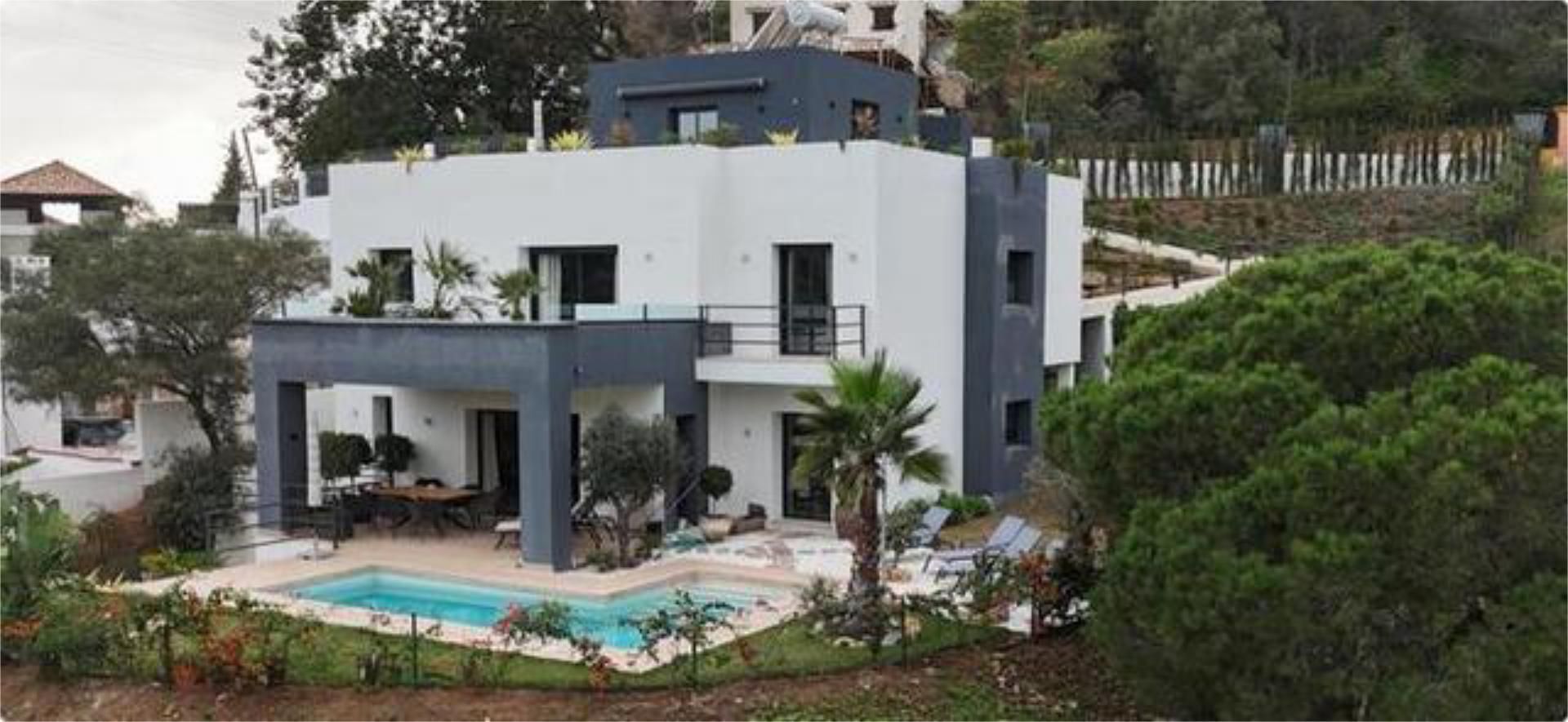 Vista exterior de Casa adosada en venda en Marbella amb Calefacció, Jardí privat i Terrassa