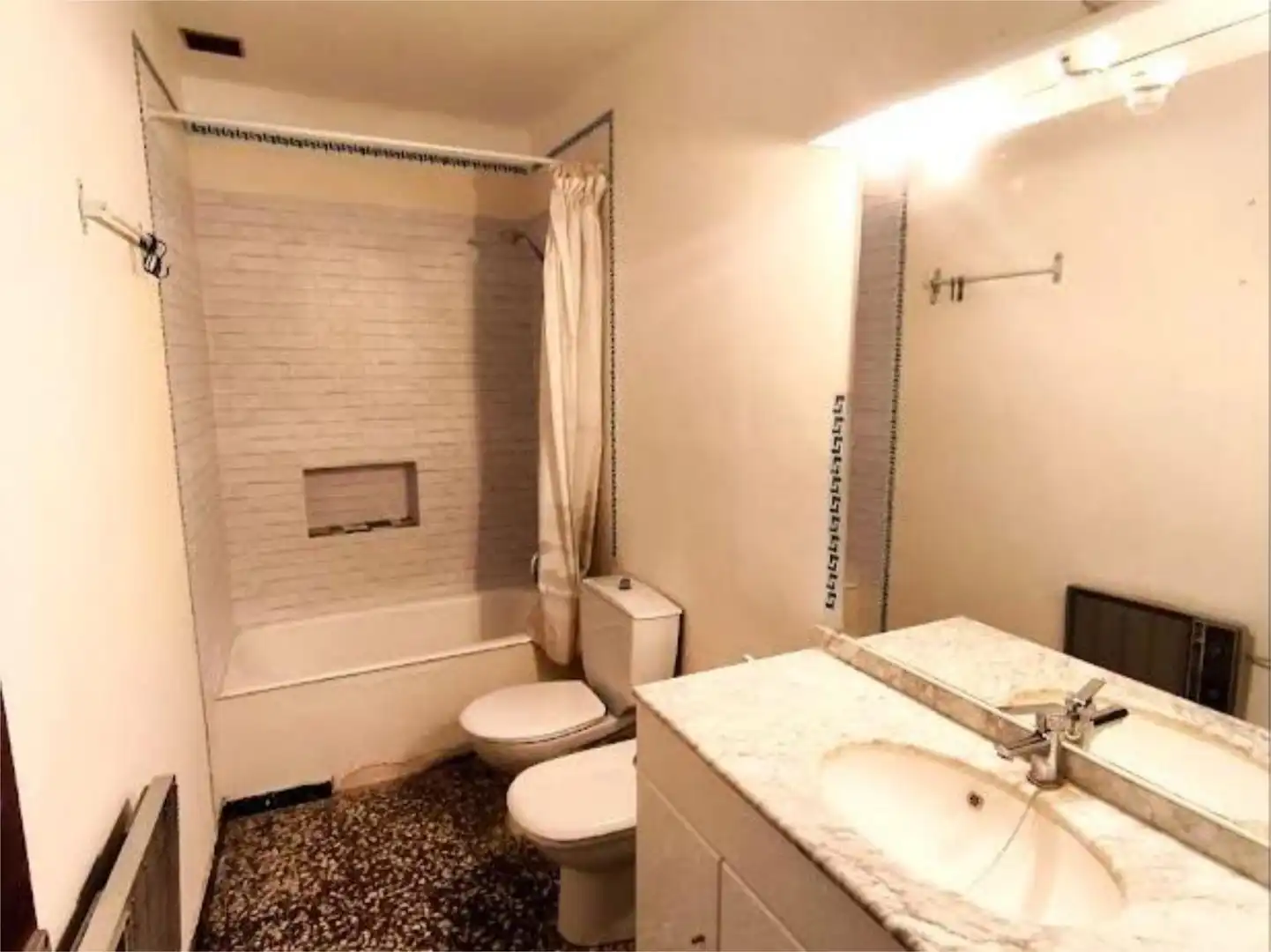 Wohnung zum Verkauf in Carrer Església, 25, Els Guiamets Badezimmer von Wohnung zum Verkauf in Els Guiamets mit Heizung, Privatgarten und Terrasse