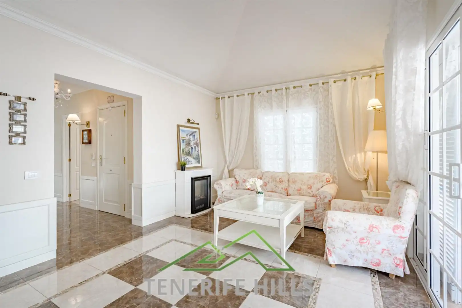 Casa o xalet en venda a Urbanizacion Playa Fañabe, 42, Playa Fañabé Alto Sala d'estar de Casa o xalet en venda en Adeje amb Aire condicionat, Terrassa i Piscina