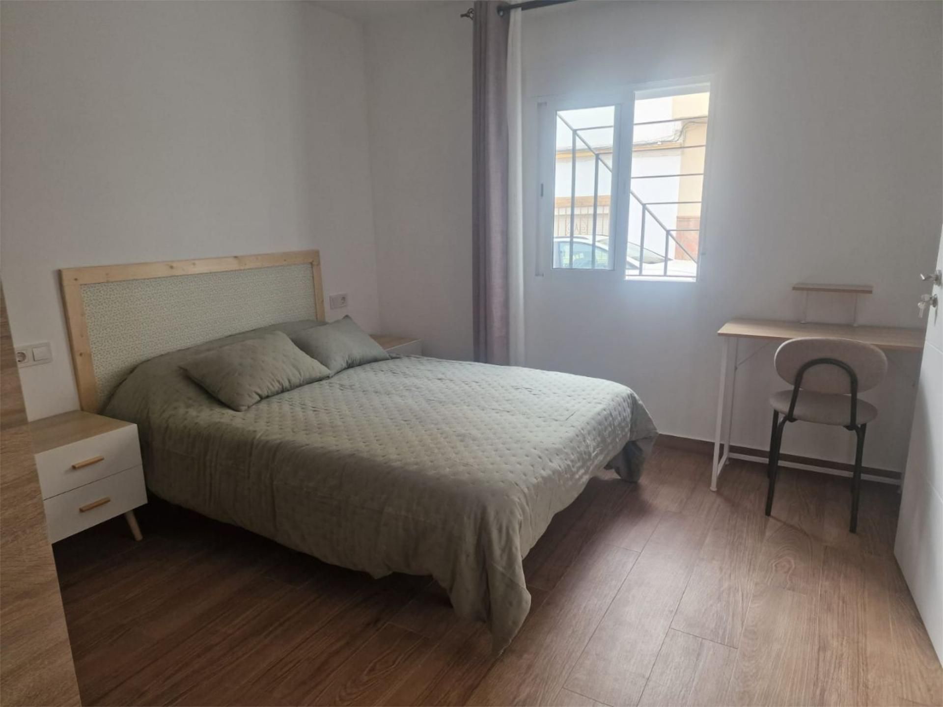 Planta baixa de lloguer a Calle Luna, 2, Los Barrios Dormitori de Planta baixa de lloguer en Los Barrios amb Aire condicionat, Calefacció i Moblat