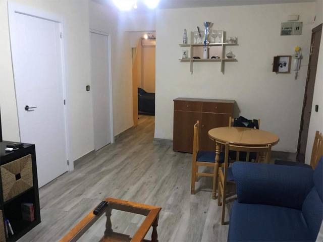 Piso en Venta en Calle Sorgo, 59 en Valdeacederas